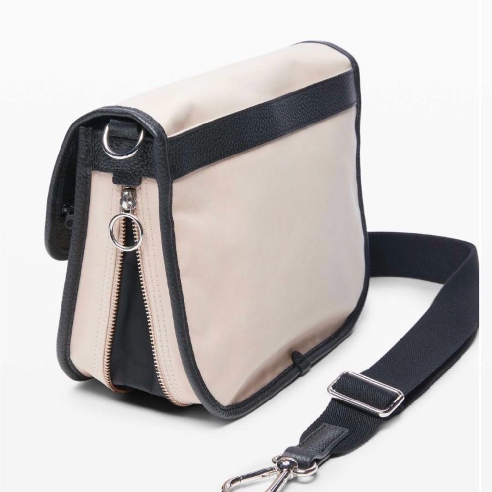 Lululemon Now and Always Crossbody 5L - Picture 2 of 12
